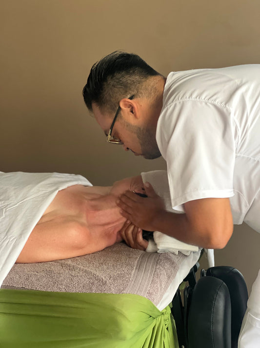 MASAJE EN ZONA CERVICAL